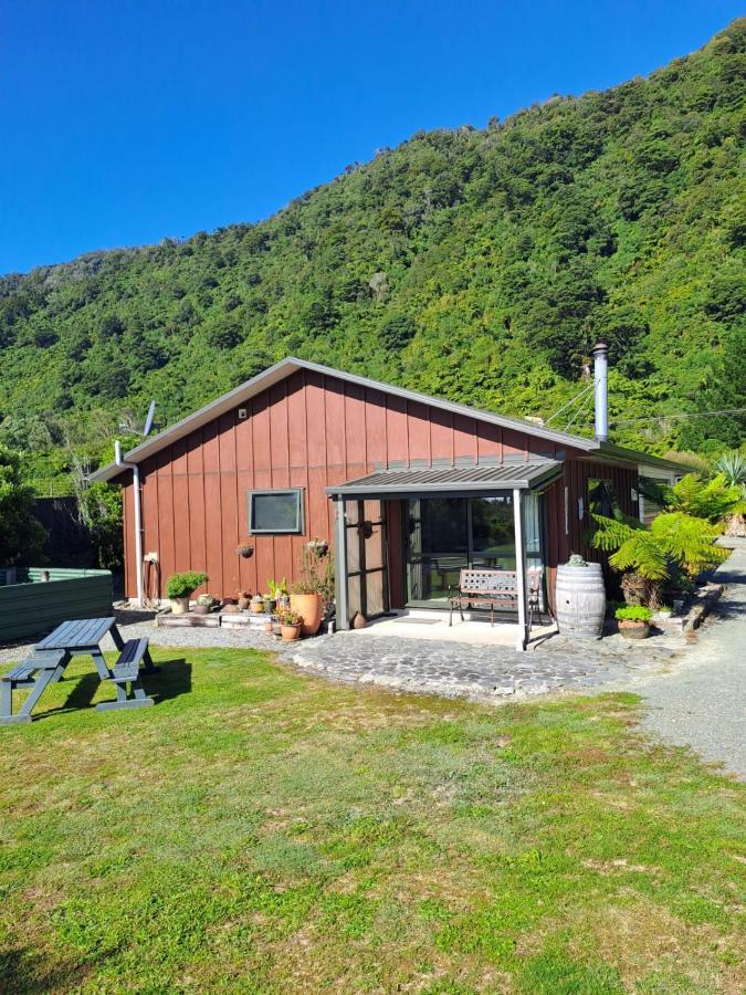 Kiwi Cabin And Homestay At Koru With Hot Tub Barrytown Extérieur photo