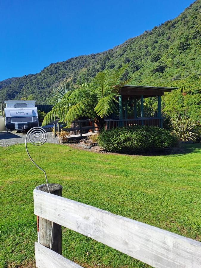 Kiwi Cabin And Homestay At Koru With Hot Tub Barrytown Extérieur photo