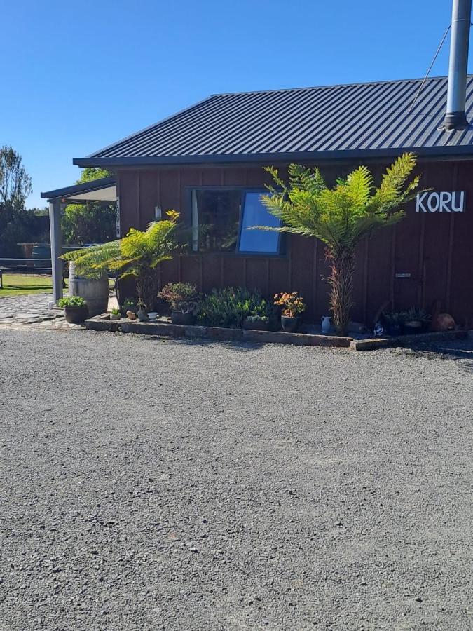 Kiwi Cabin And Homestay At Koru With Hot Tub Barrytown Extérieur photo