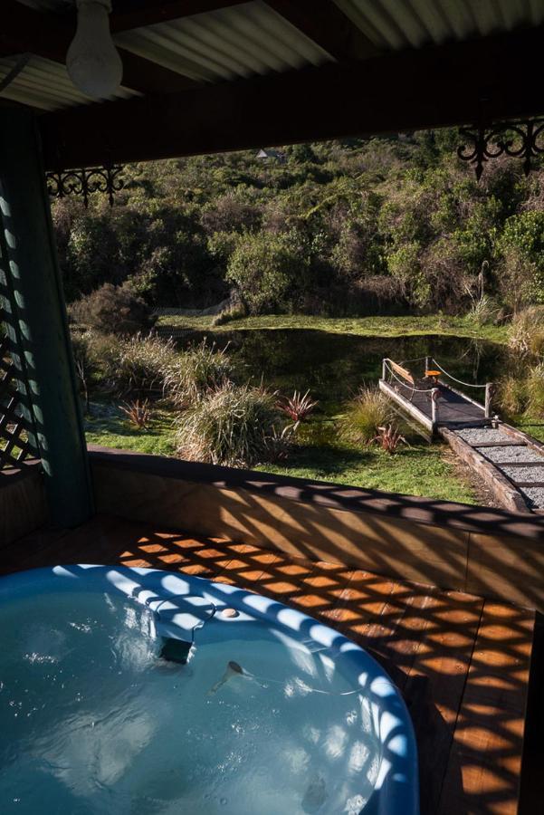 Kiwi Cabin And Homestay At Koru With Hot Tub Barrytown Extérieur photo