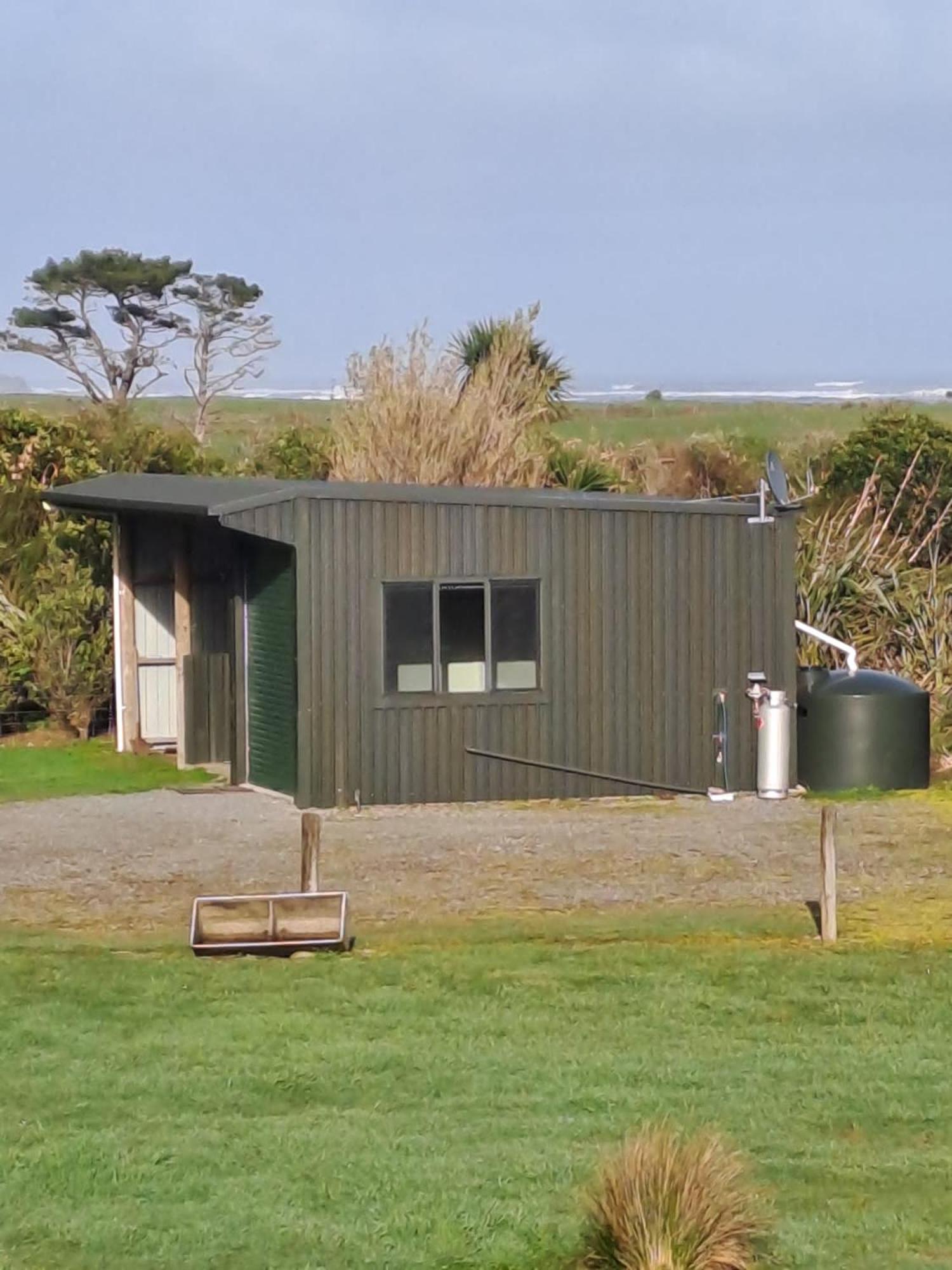 Kiwi Cabin And Homestay At Koru With Hot Tub Barrytown Extérieur photo