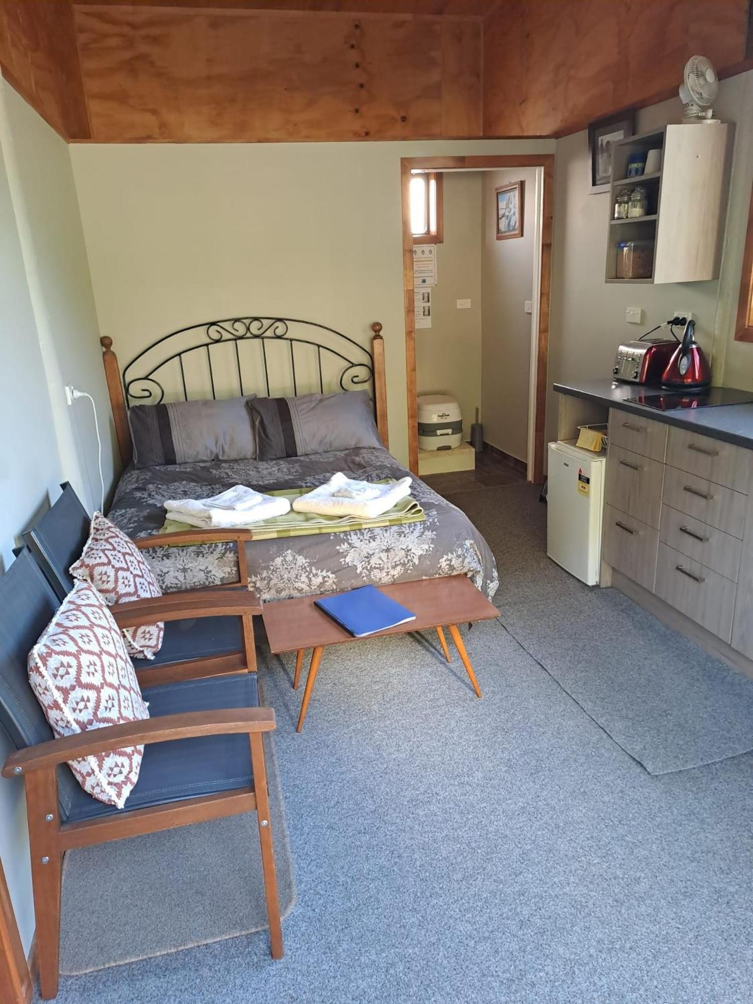 Kiwi Cabin And Homestay At Koru With Hot Tub Barrytown Extérieur photo