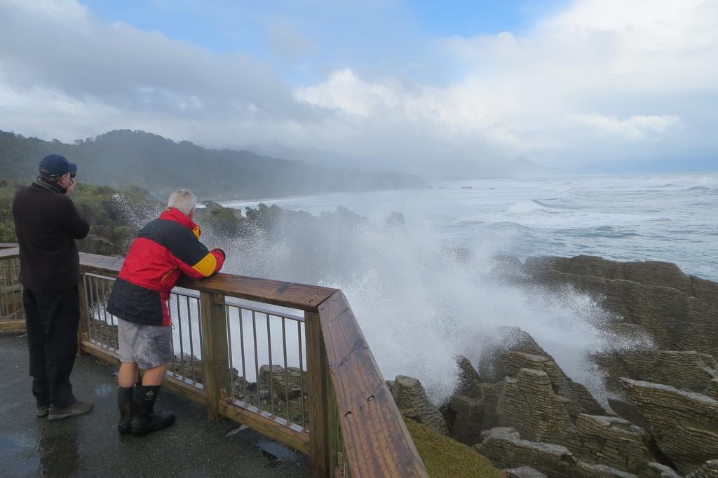 Kiwi Cabin And Homestay At Koru With Hot Tub Barrytown Extérieur photo