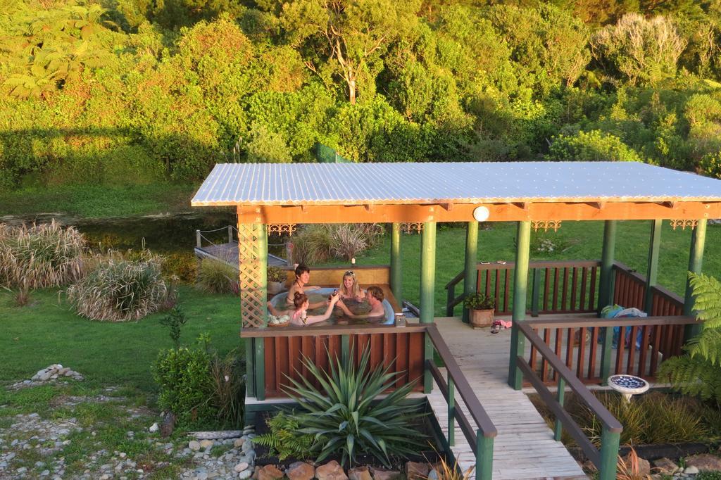 Kiwi Cabin And Homestay At Koru With Hot Tub Barrytown Extérieur photo