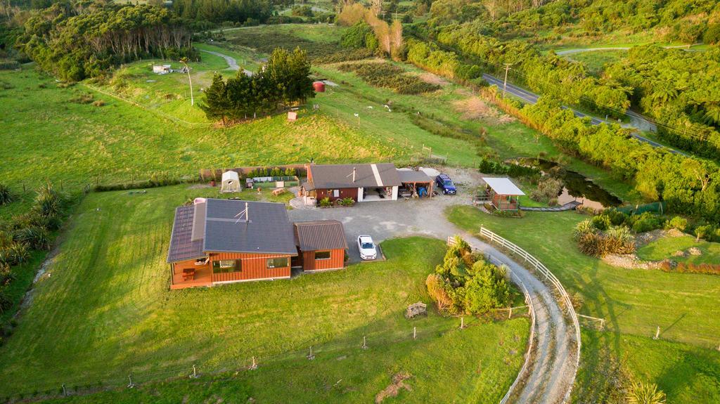 Kiwi Cabin And Homestay At Koru With Hot Tub Barrytown Extérieur photo