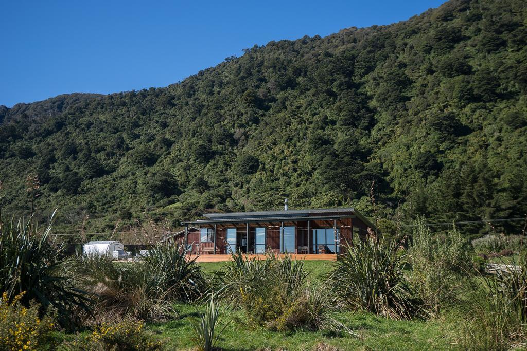 Kiwi Cabin And Homestay At Koru With Hot Tub Barrytown Extérieur photo