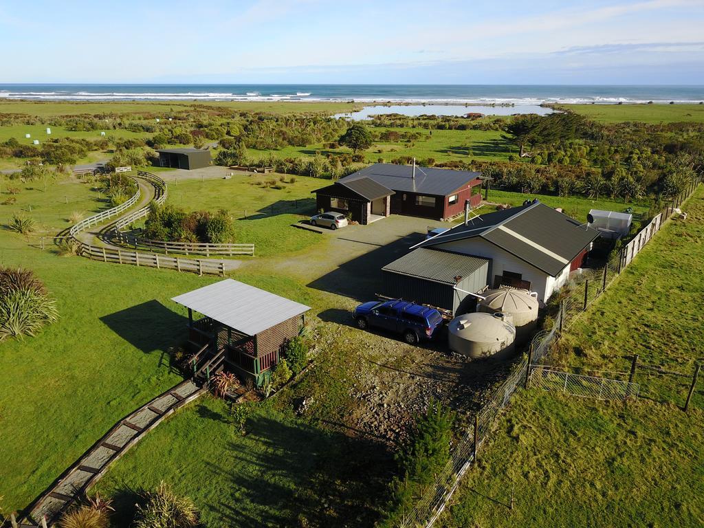 Kiwi Cabin And Homestay At Koru With Hot Tub Barrytown Extérieur photo