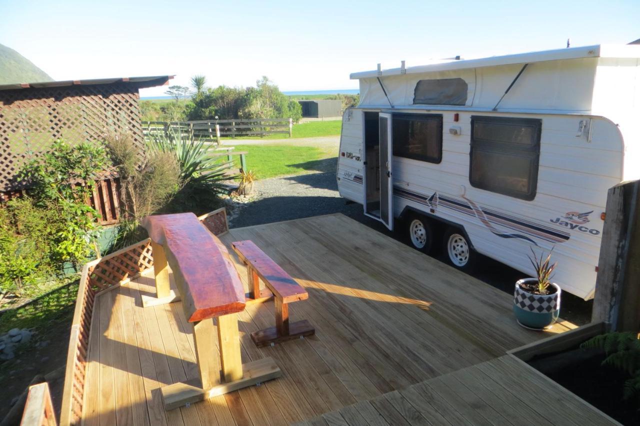 Kiwi Cabin And Homestay At Koru With Hot Tub Barrytown Extérieur photo